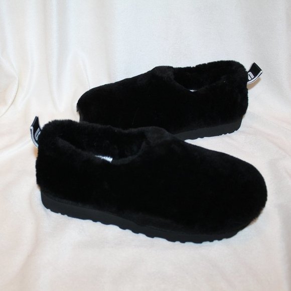 NIB UGG WOMEN'S SHEARLING BOOTIE SLIPPERS‎ BLACK - Picture 1 of 7
